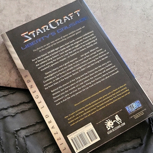 Star Craft Libertys Crusade Book - Picture 2 of 3
